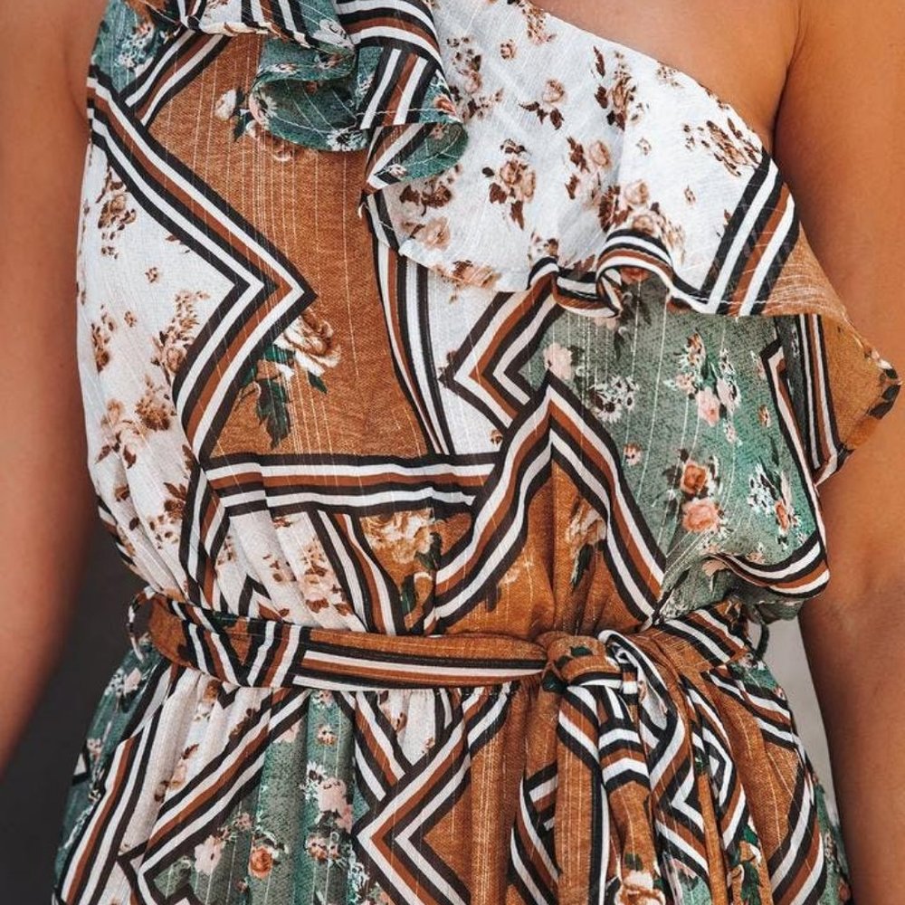 VICI LoveStitch 1 Shoulder Asymmetrical Ruffled Floral Maxi Dress Small 4-6 NWT - Picture 3 of 9